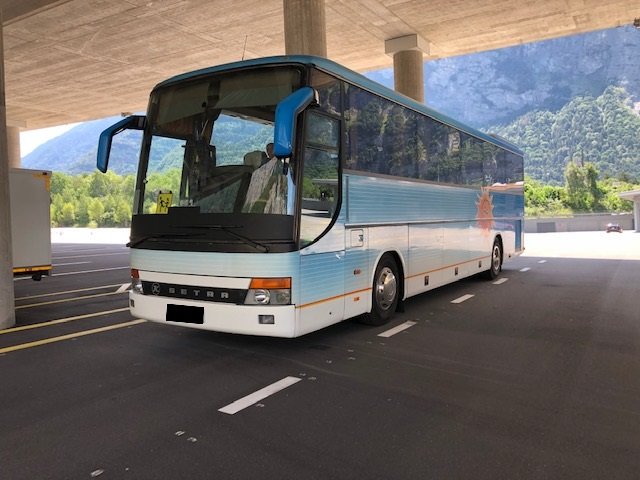 Un autocar défectueux a été stoppé hier à St-Maurice
